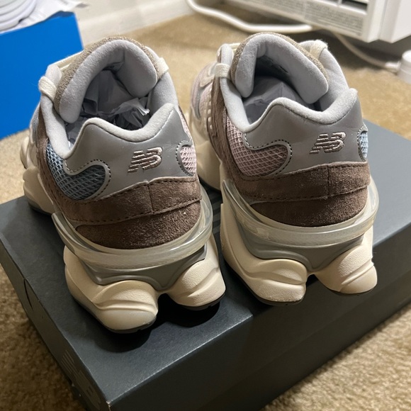 NEW BALANCE 9060 - Picture 7 of 14